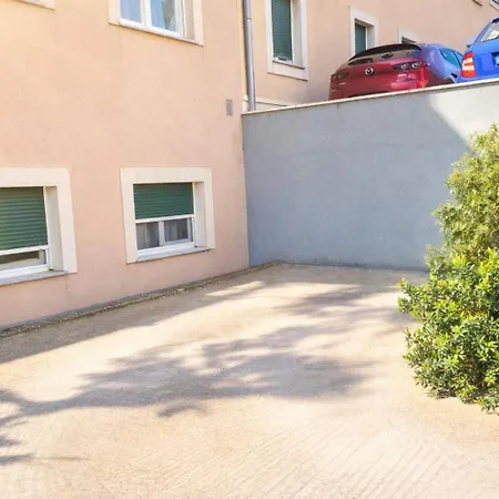 Apartman 2br With Sea View, Terrace&free Parking Near