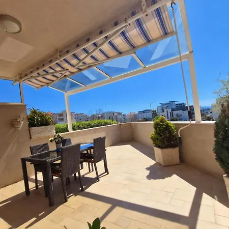 Apartman 2br With Sea View, Terrace&free Parking Near